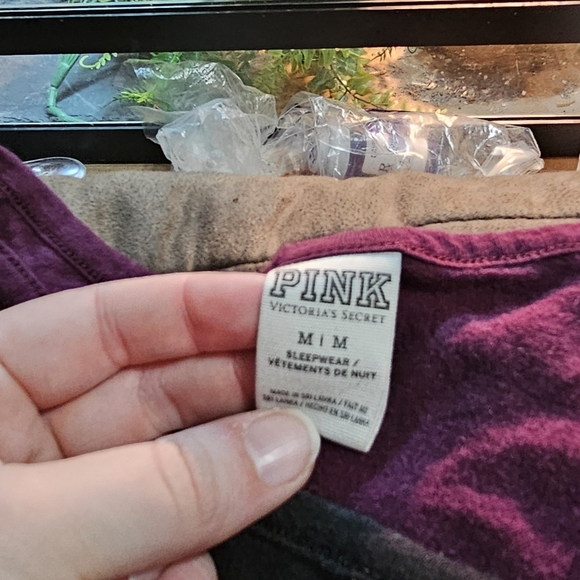 VS PINK tank tops - Picture 5 of 9